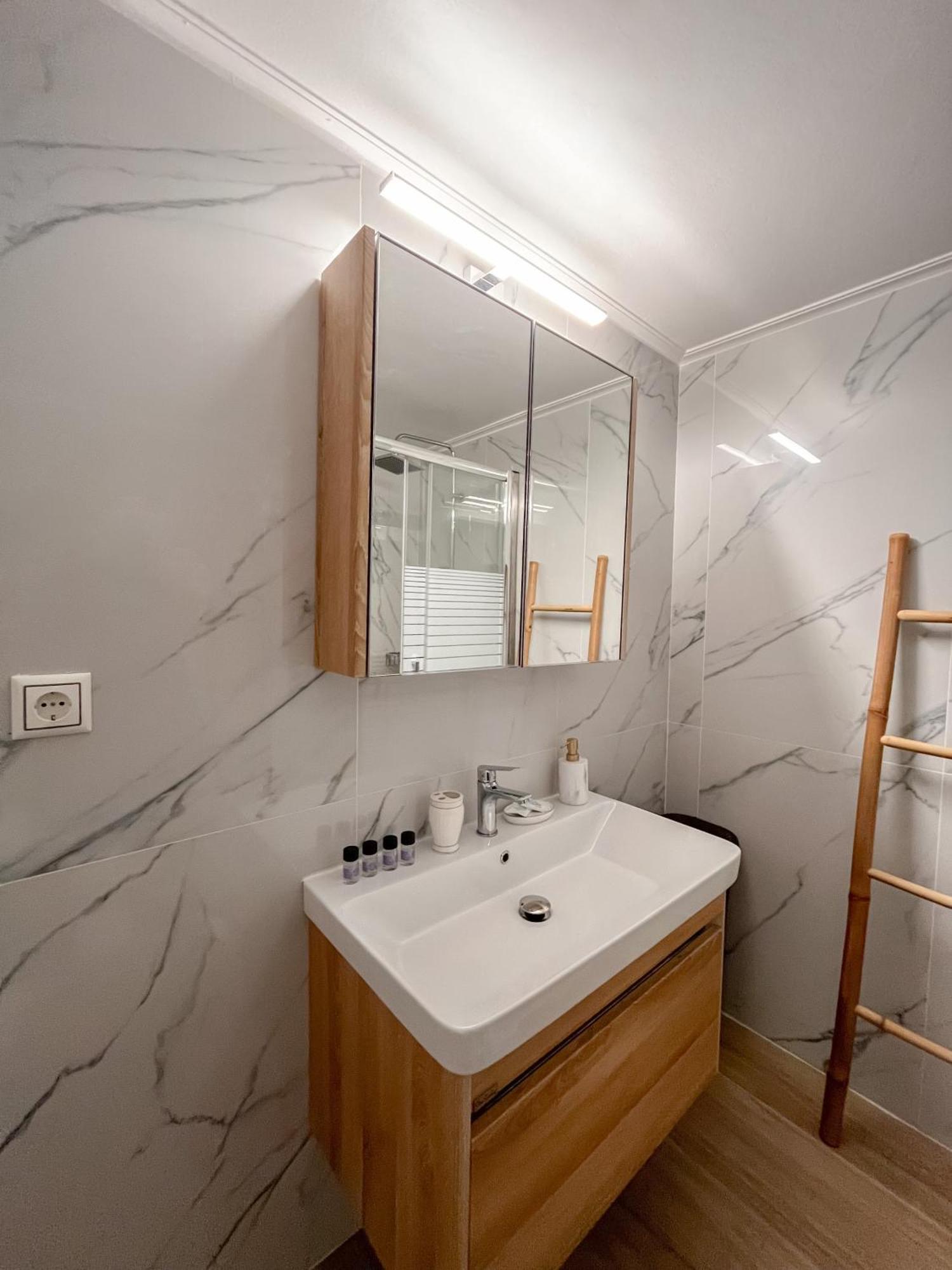 Serenity Apartment Каламата Экстерьер фото
